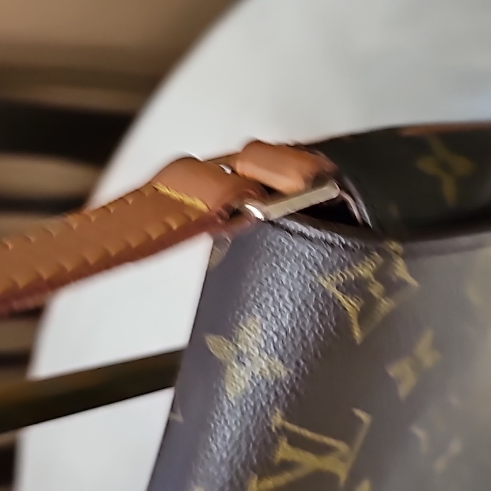 #0040-1111 LOUIS VUITTON MONOGRAM MUSSET SHOULDER BAG - Picture 2 of 12